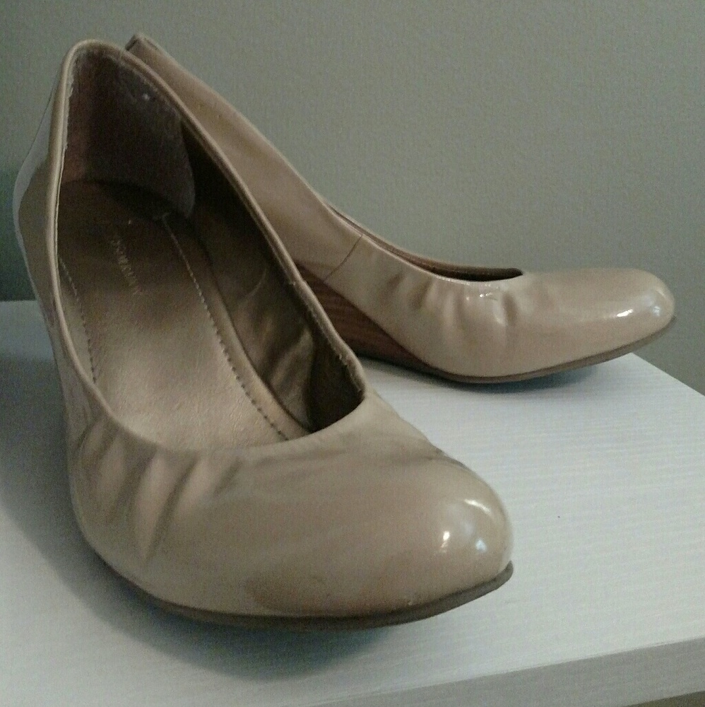 BCBG nude wedges